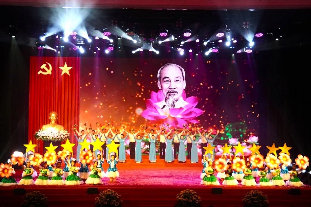 KỈ NIỆM NGÀY SINH CHỦ TỊCH HỒ CHÍ MINH 